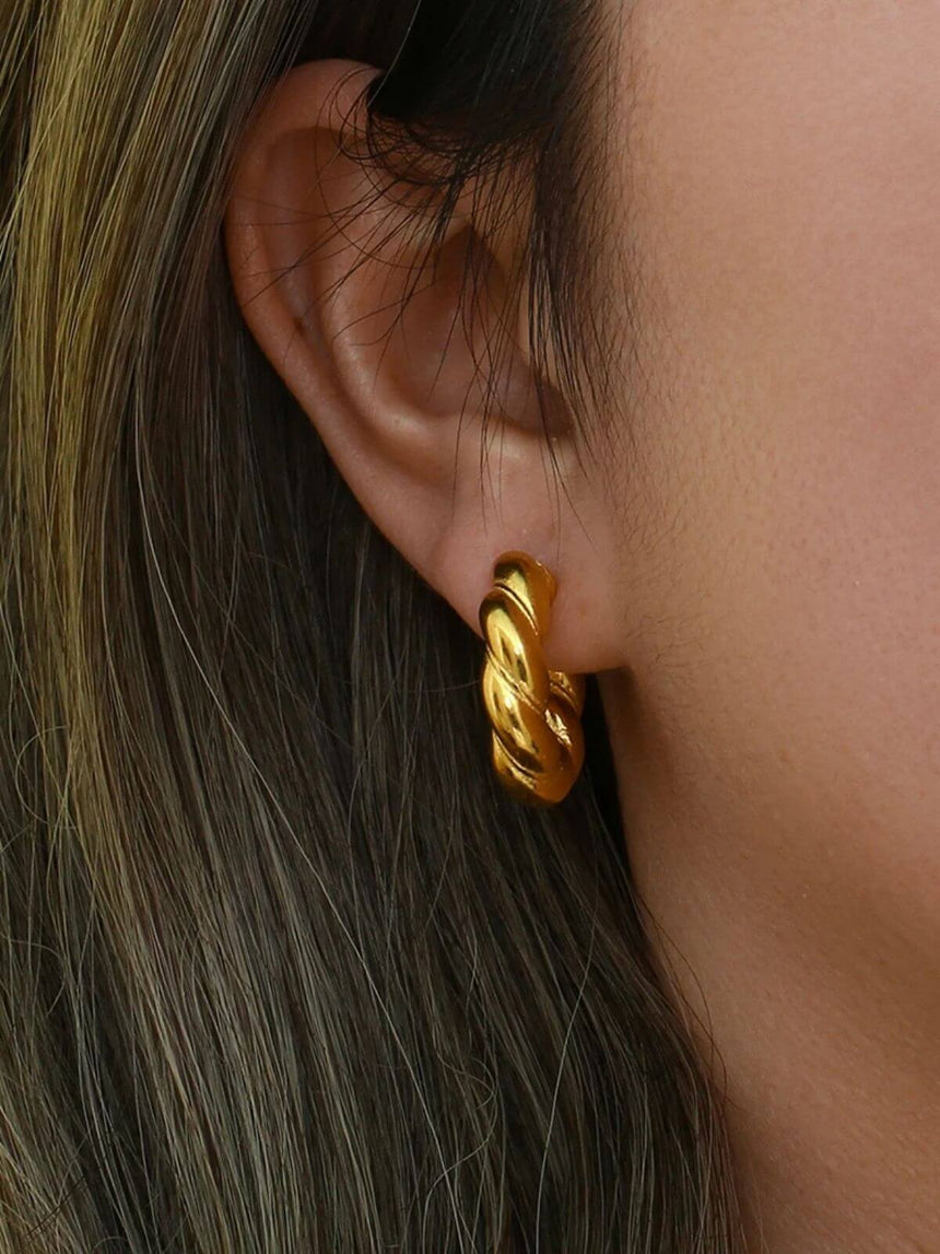 Luen gedraaide oorringen