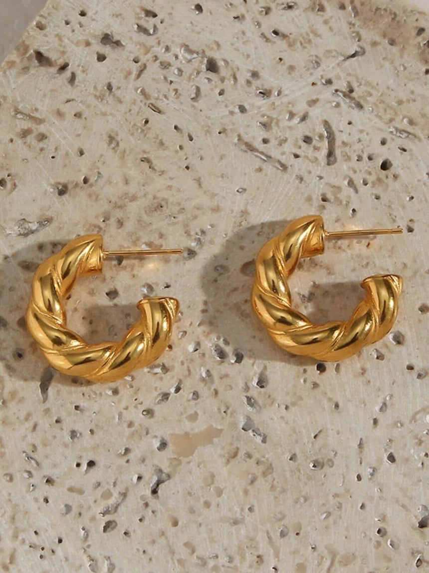 Luen gedraaide oorringen