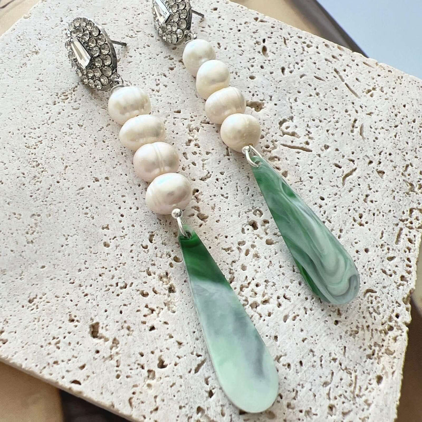 Levi lange oorbellen met parels