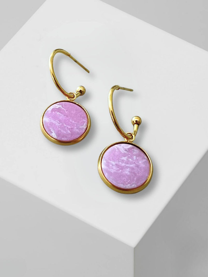 Madu gouden oorringen met lila steen