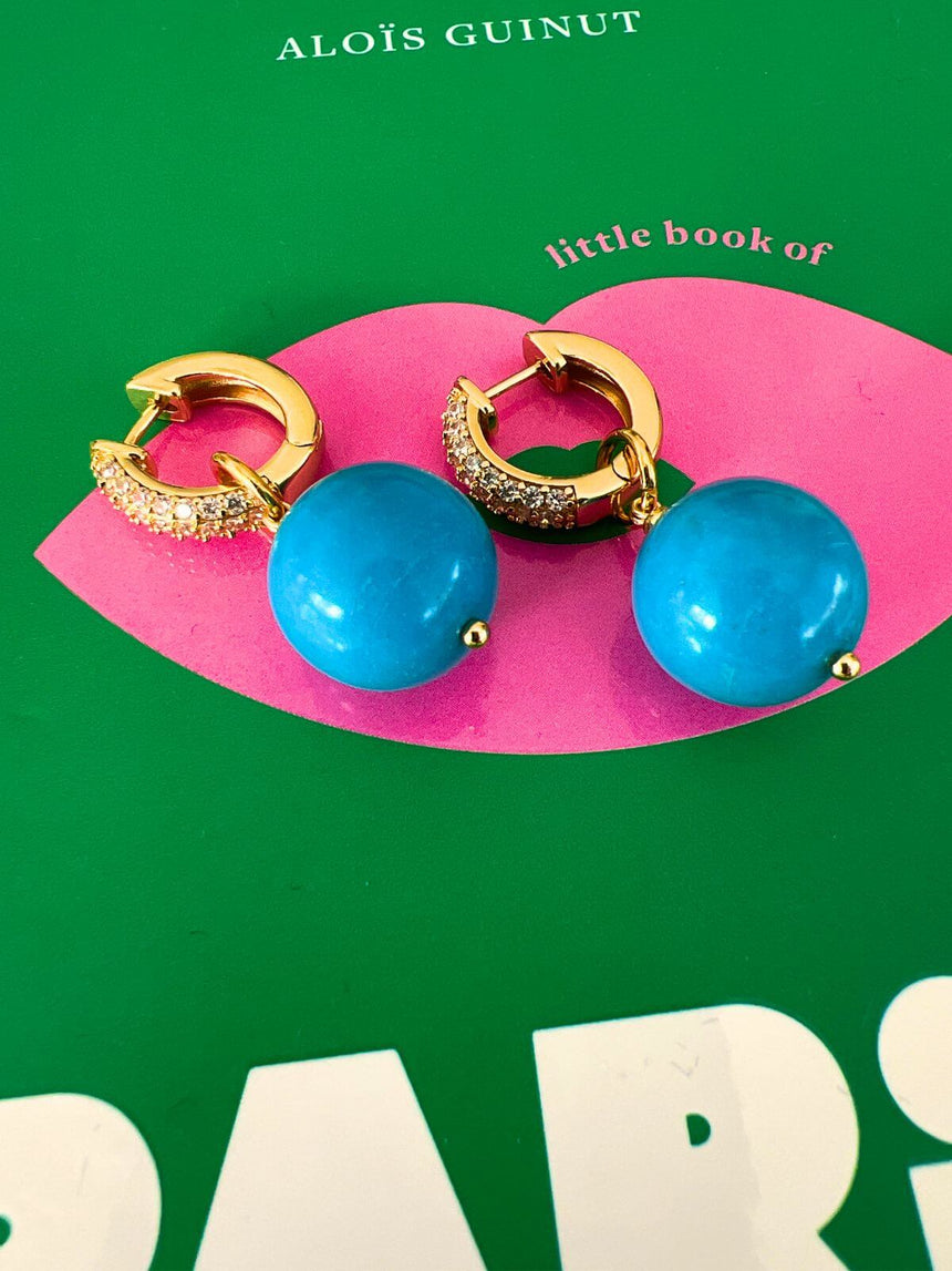 Maja oorringen met zirkonia en turquoise ronde kraal