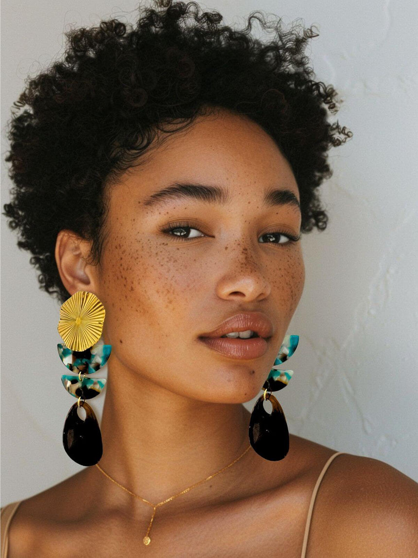 Mana lange turquoise statement oorbellen