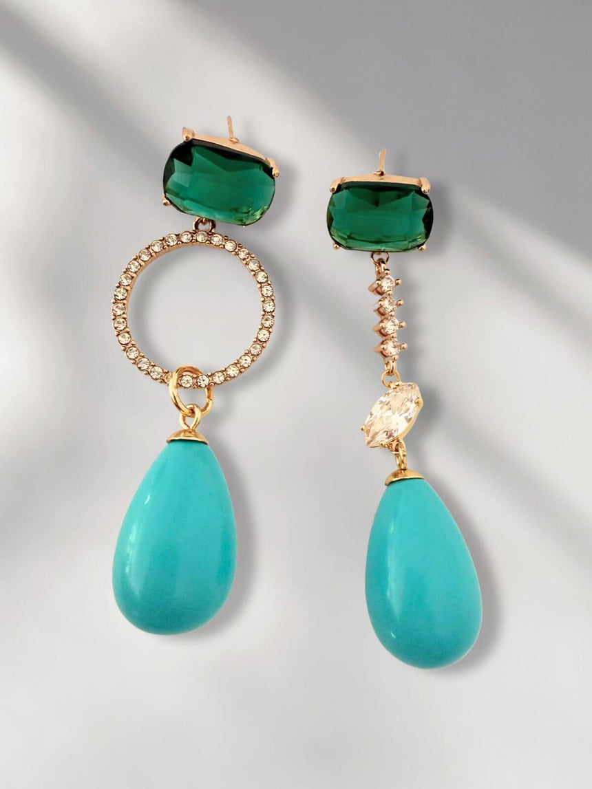 Turquoise druppelvormige oorbellen Nada – speels en stijlvol