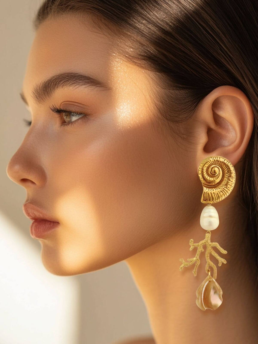 Zomerse oorbellen met ronde vorm en natuurlijke schelp