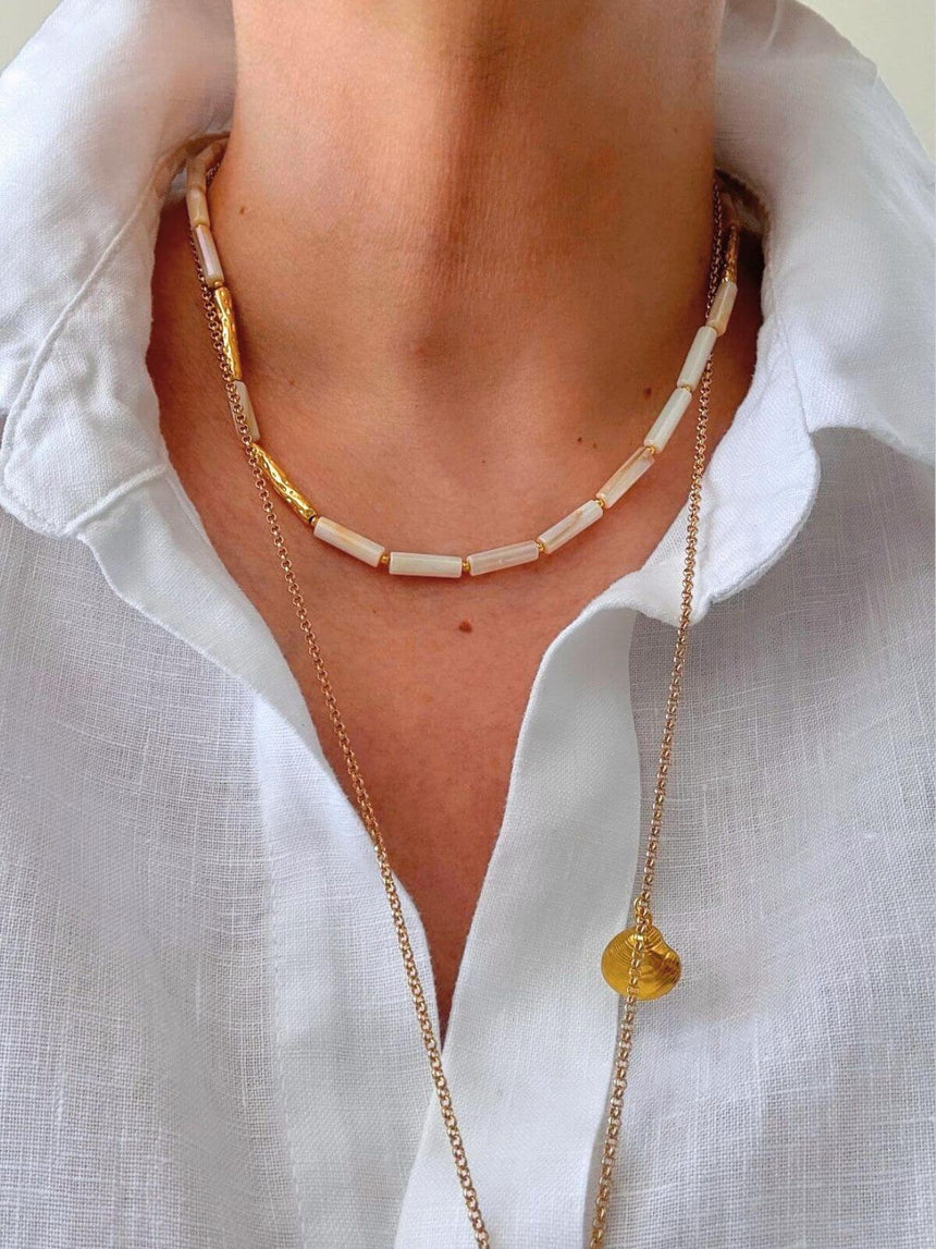 Trendy schelp sieraden voor zomerse outfits