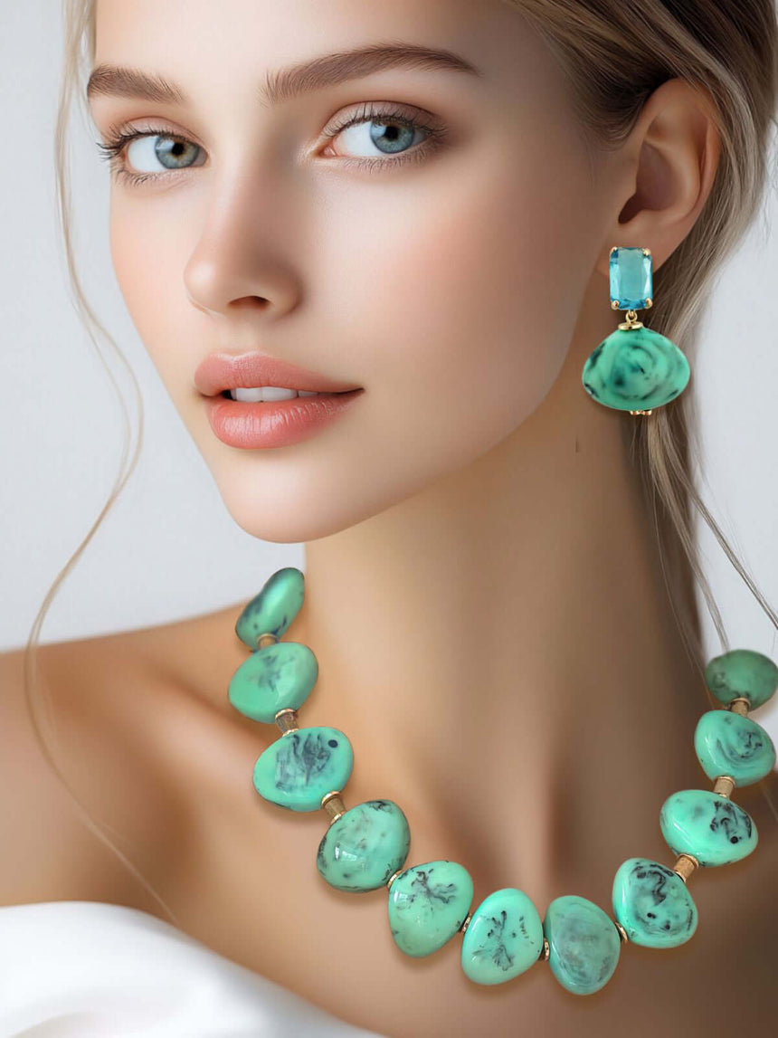 Chunky ketting van kunsthars met 18k vergulde sluiting