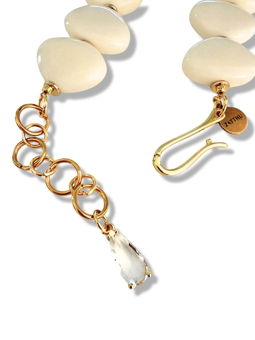 Stijlvolle chunky damesketting in neutrale tinten