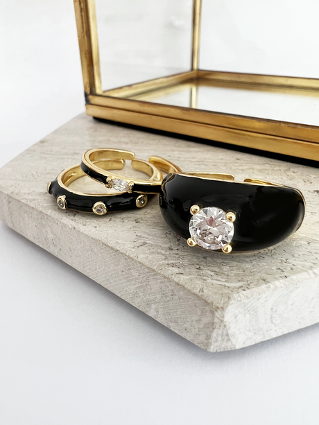 Inze ring zwart met steentjes