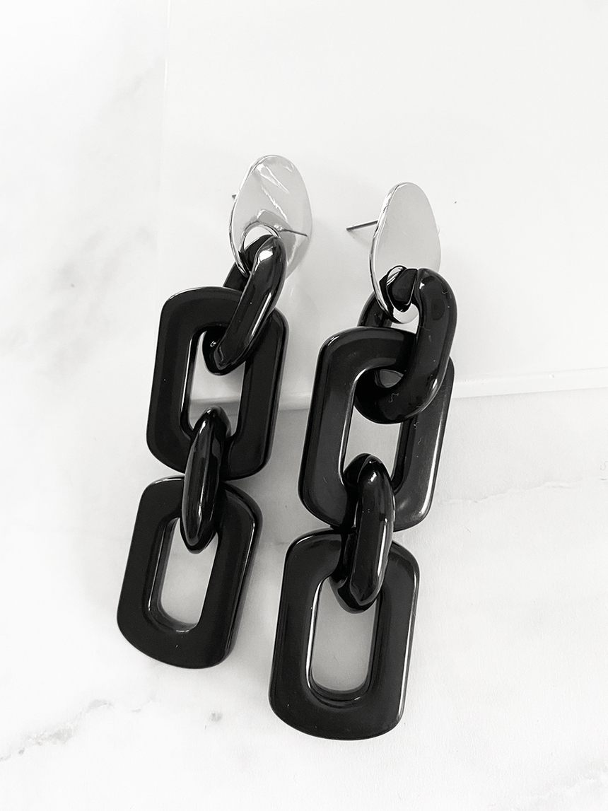 Ibby oorbellen met zwarte schakels