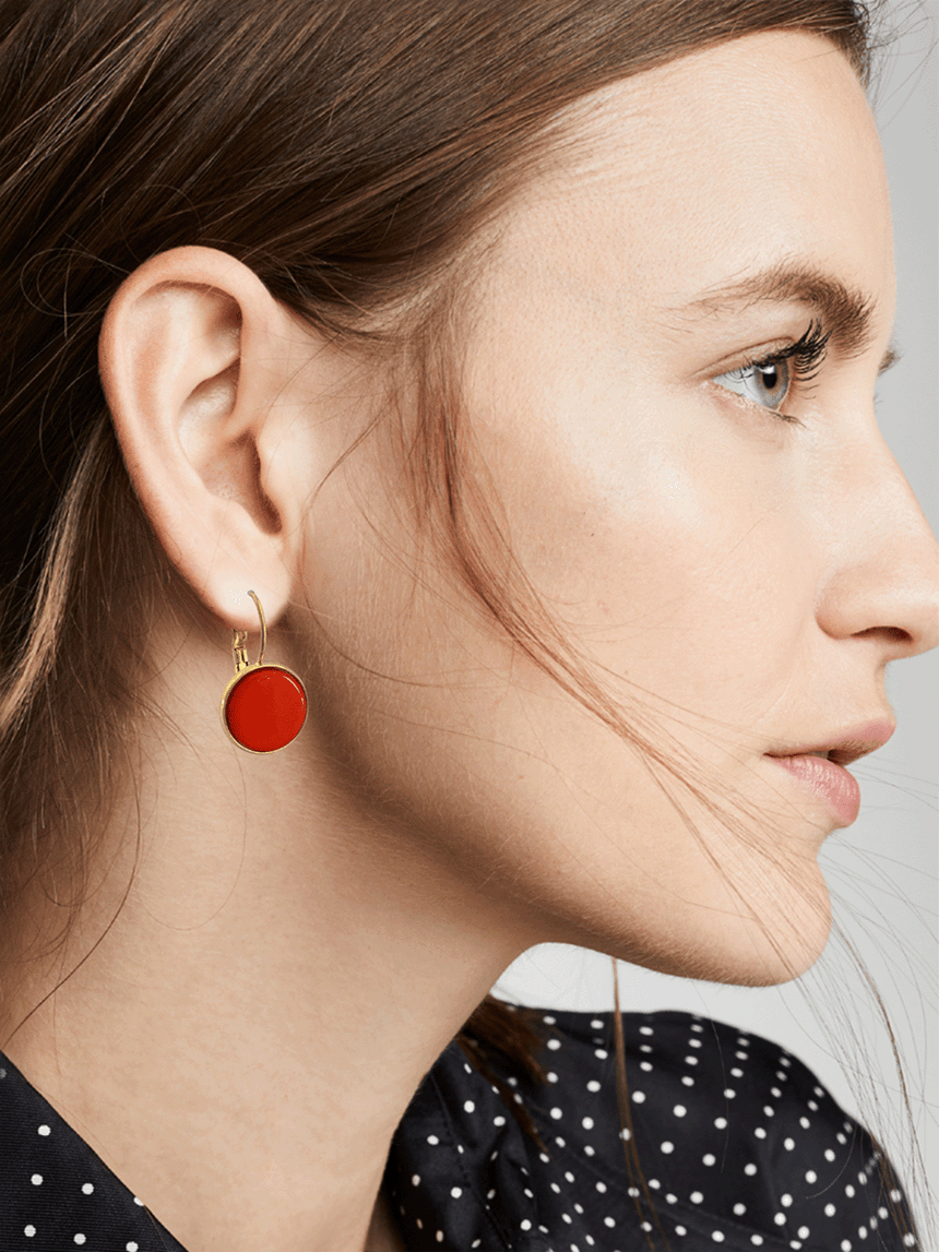 Jean oorbellen met oranjerode steen