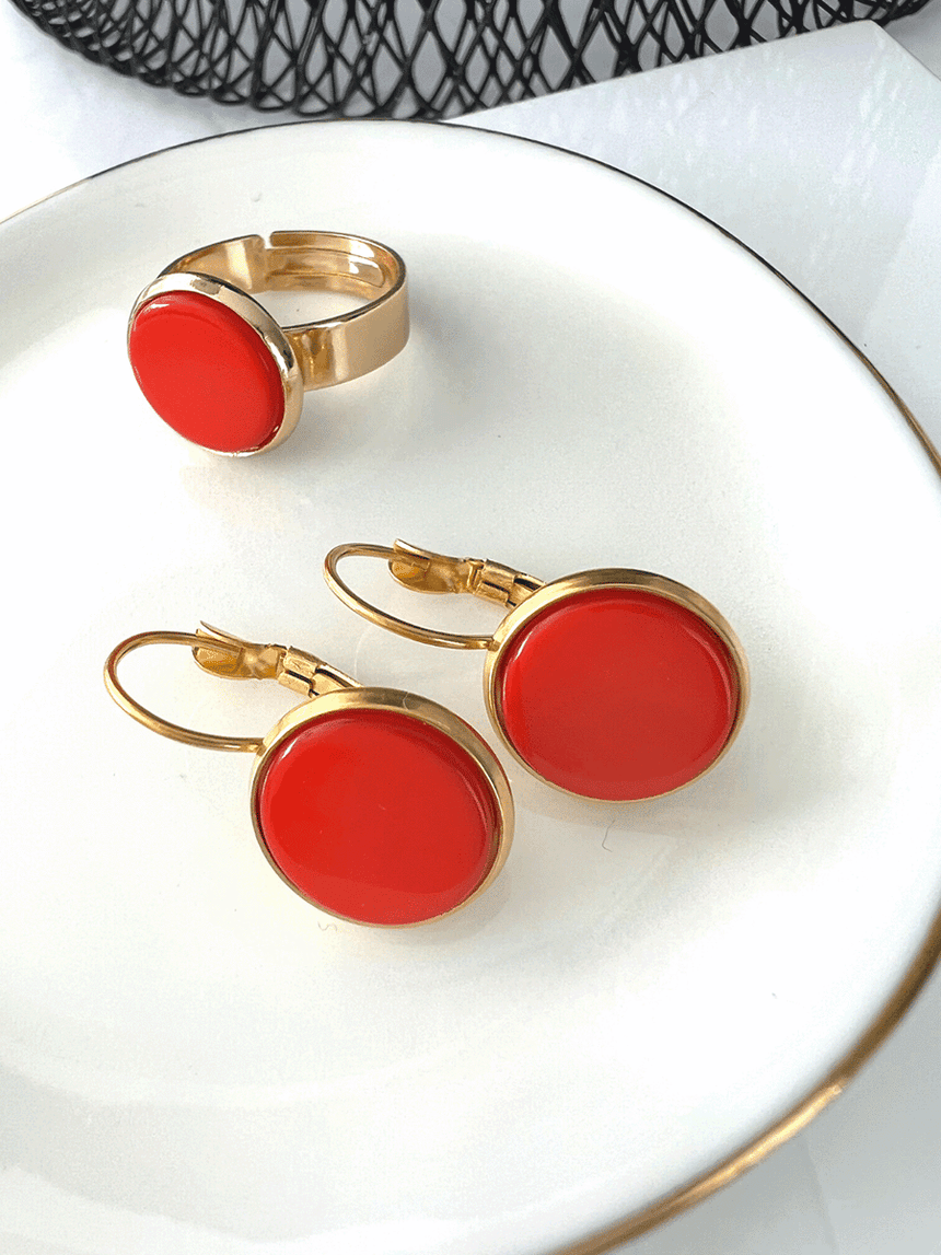 Jeda ring met oranjerode steen