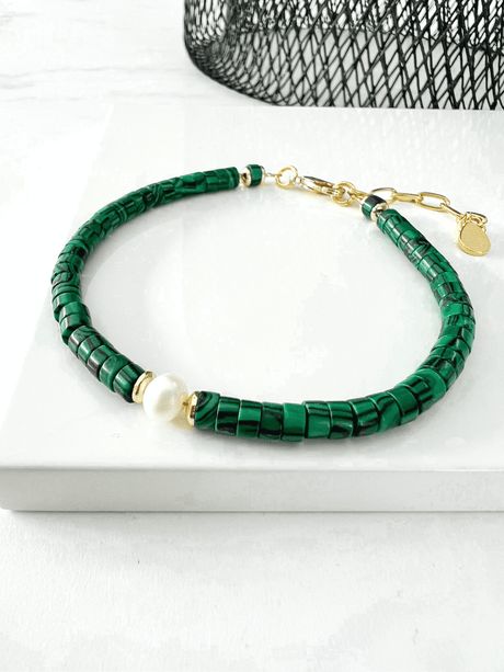 Jela groene kralenarmband met parel