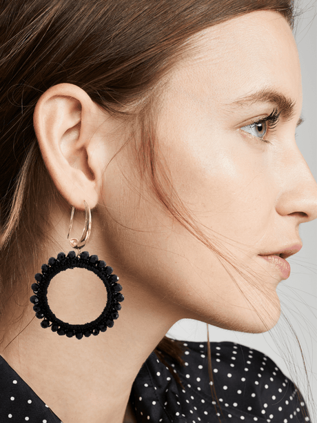 Inas oorbellen met zwarte kraaltjes