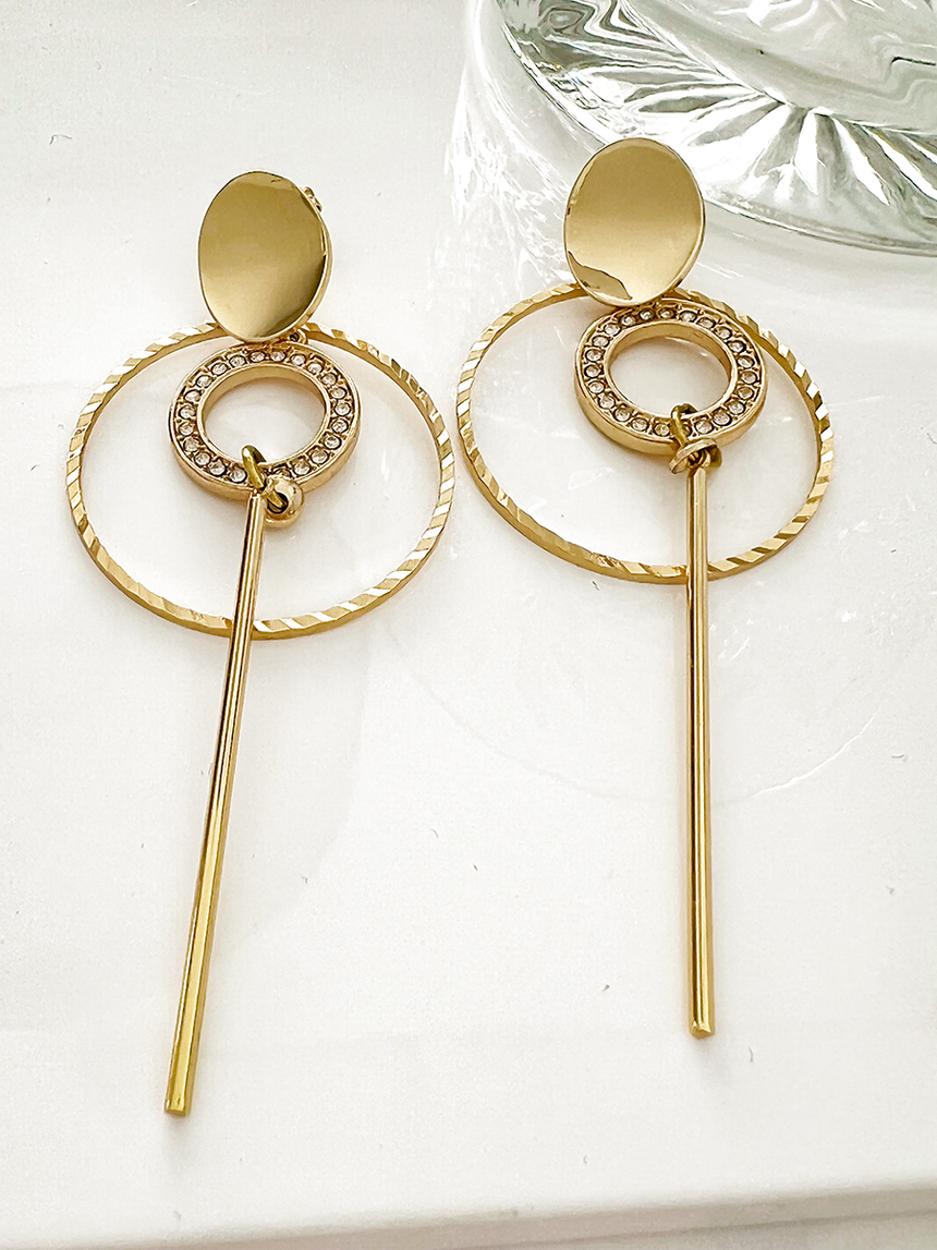 Irge lange goudkleurige oorbellen