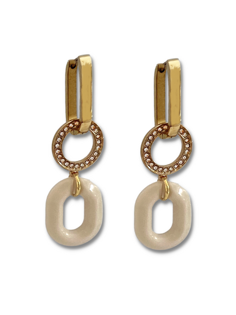 Irma oorringen met cremekleurige resin schakel