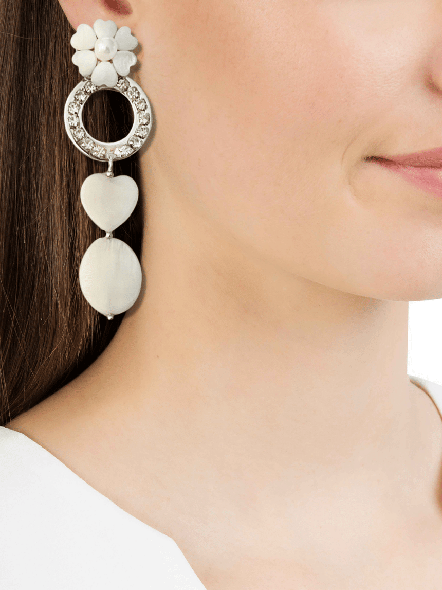 Ivey witte statement oorbellen met bloem