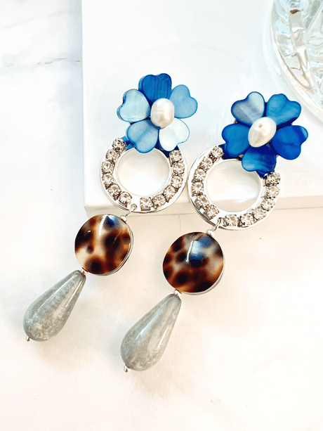 Ivis blauw groene statement oorbellen met bloem