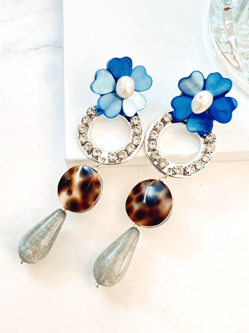 Ivis blauw groene statement oorbellen met bloem