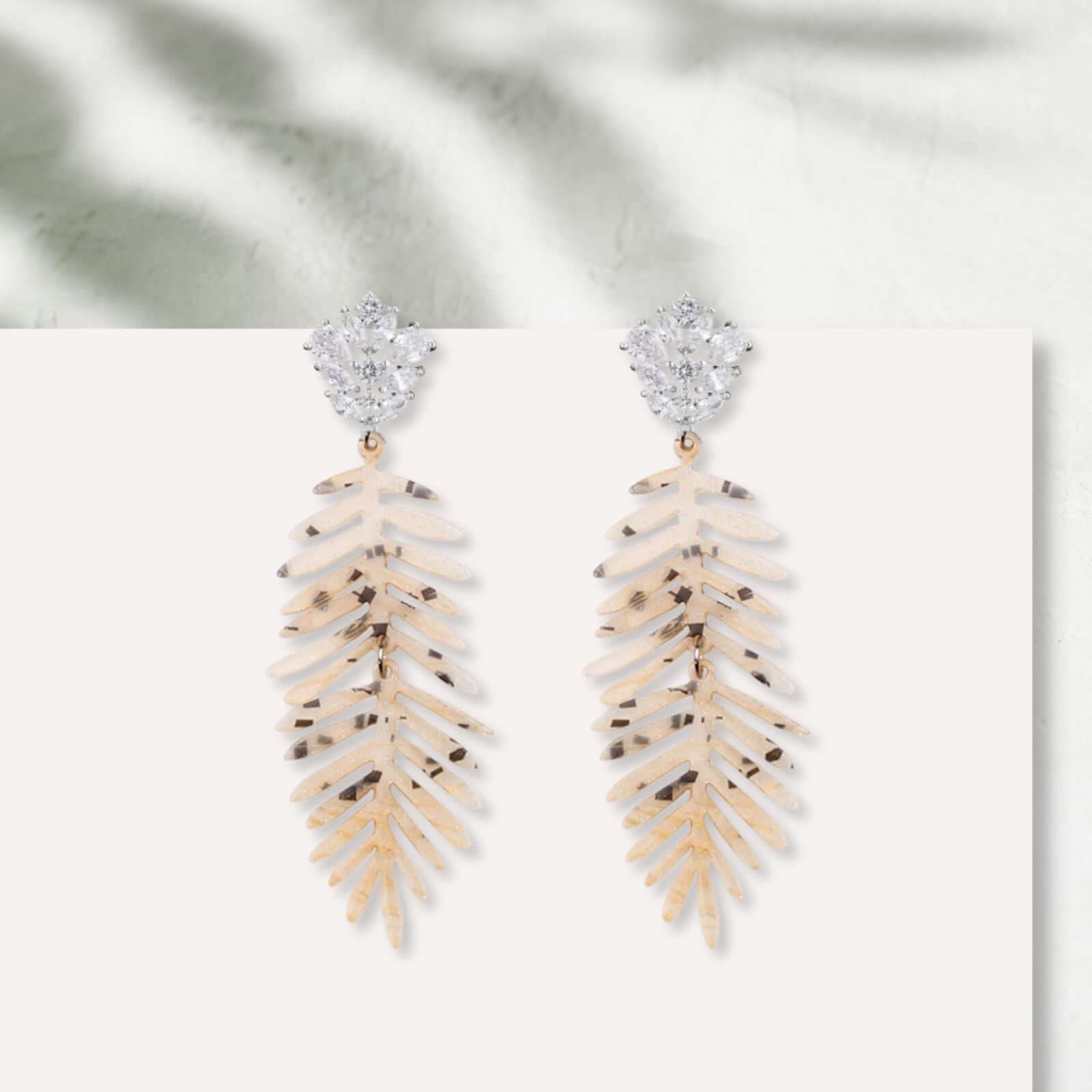 Lino resin statement oorbellen beige