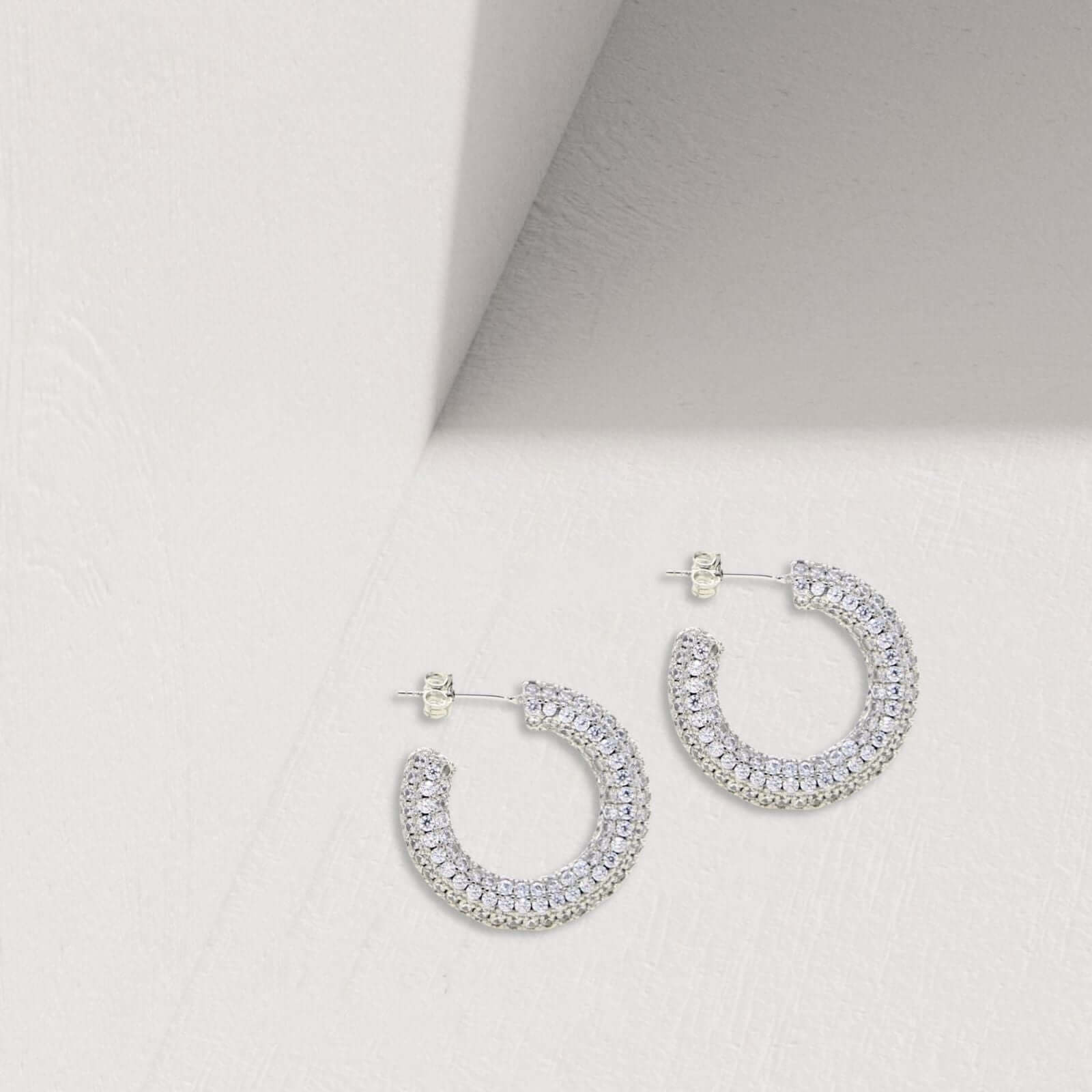 Lola zirkonia oorringen zilver