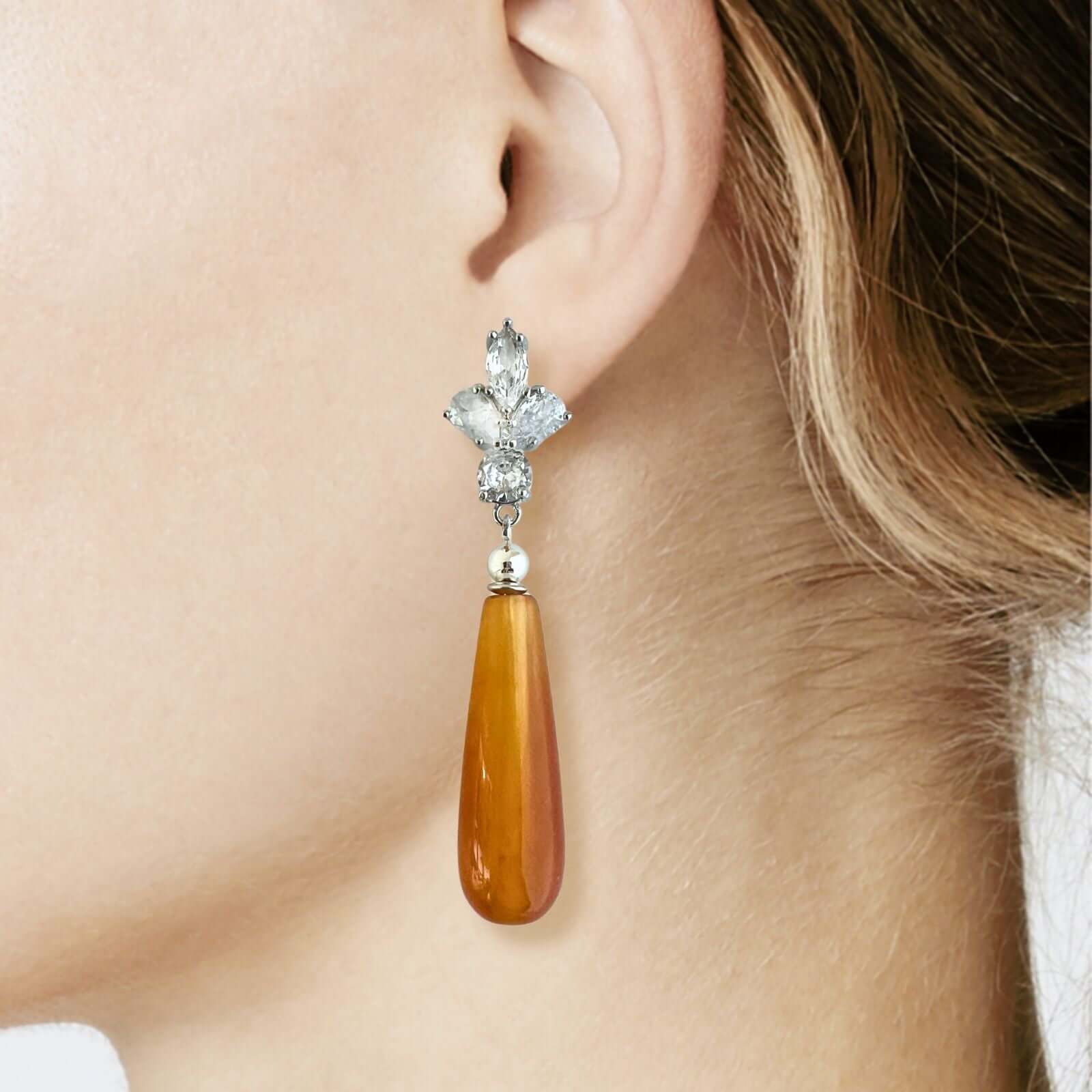 Loux oorbellen met oranje natuursteen