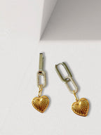 Lutz oorbellen met zirkonia en hart bedel