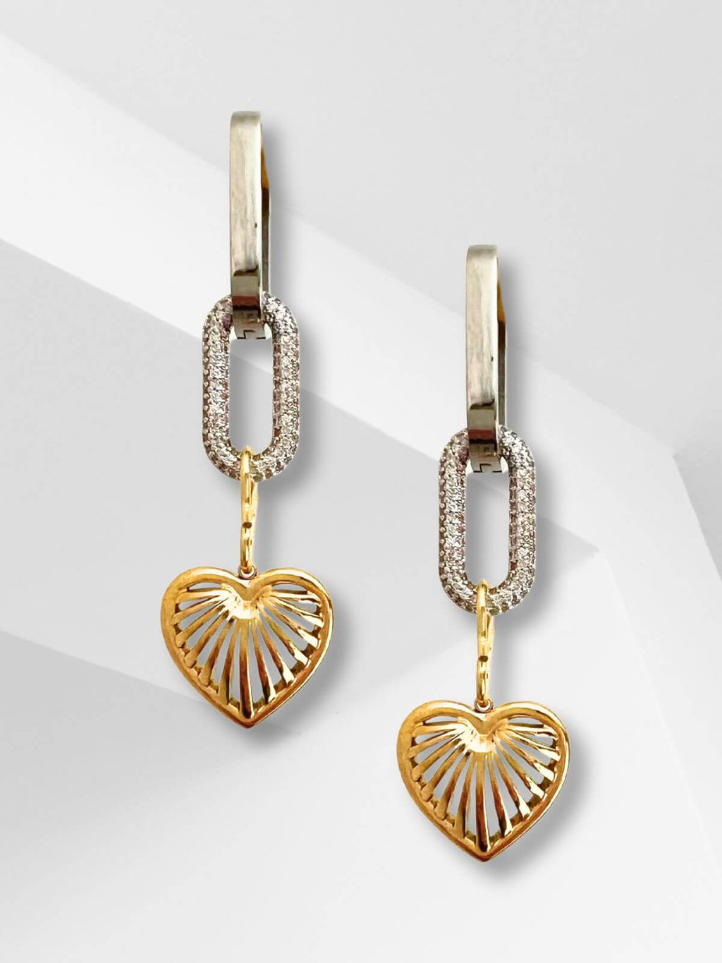 Lutz oorbellen met zirkonia en hart bedel