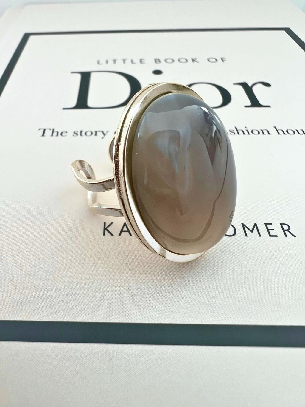 Lyma statement ring met grijze agaat steen - zilver