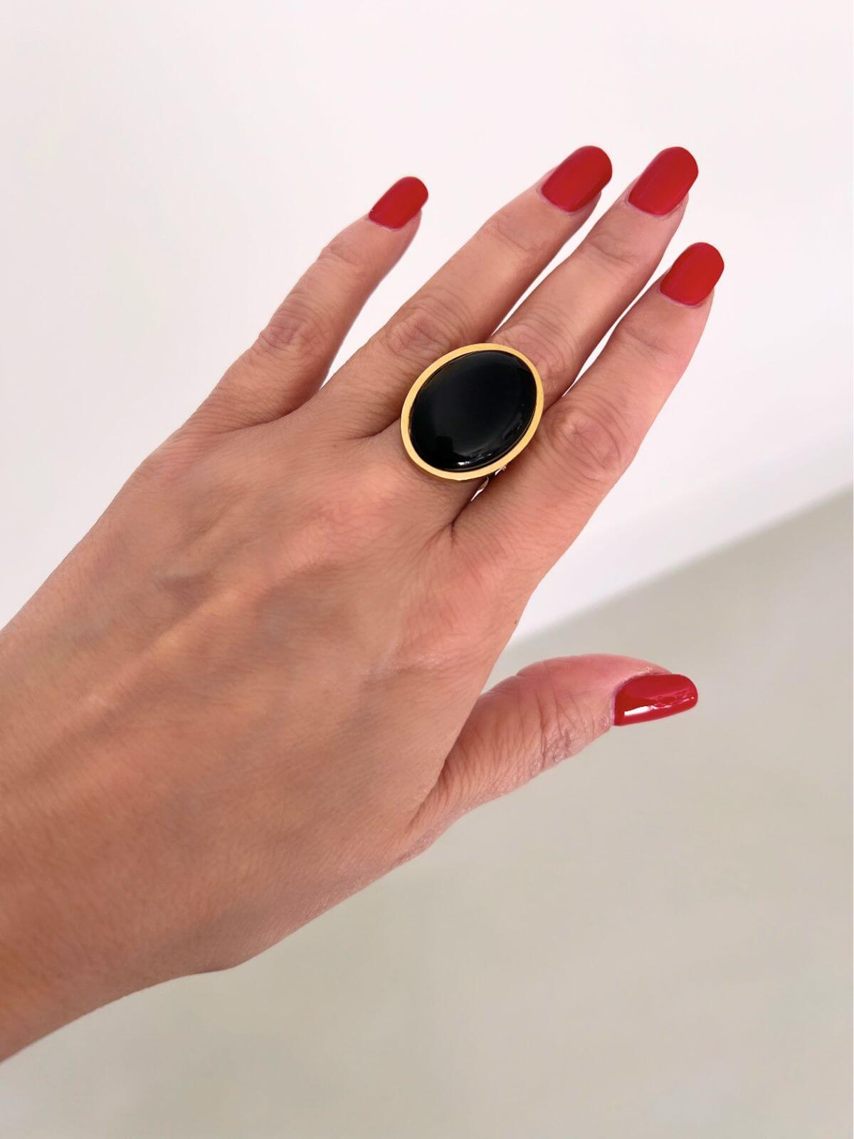 Lyzz statement ring met zwarte agaat steen - goud