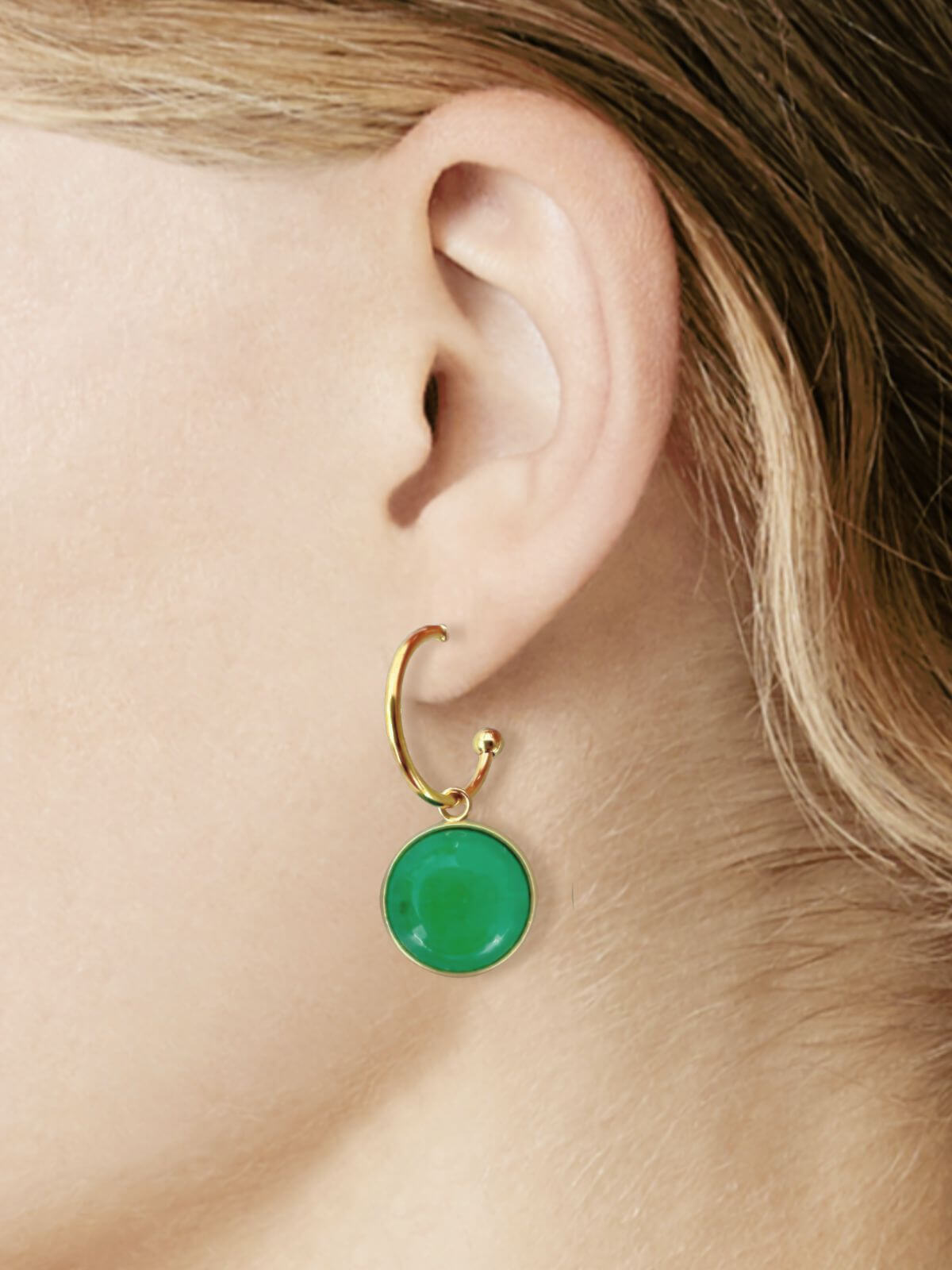 Maan gouden oorringen met groene agaat
