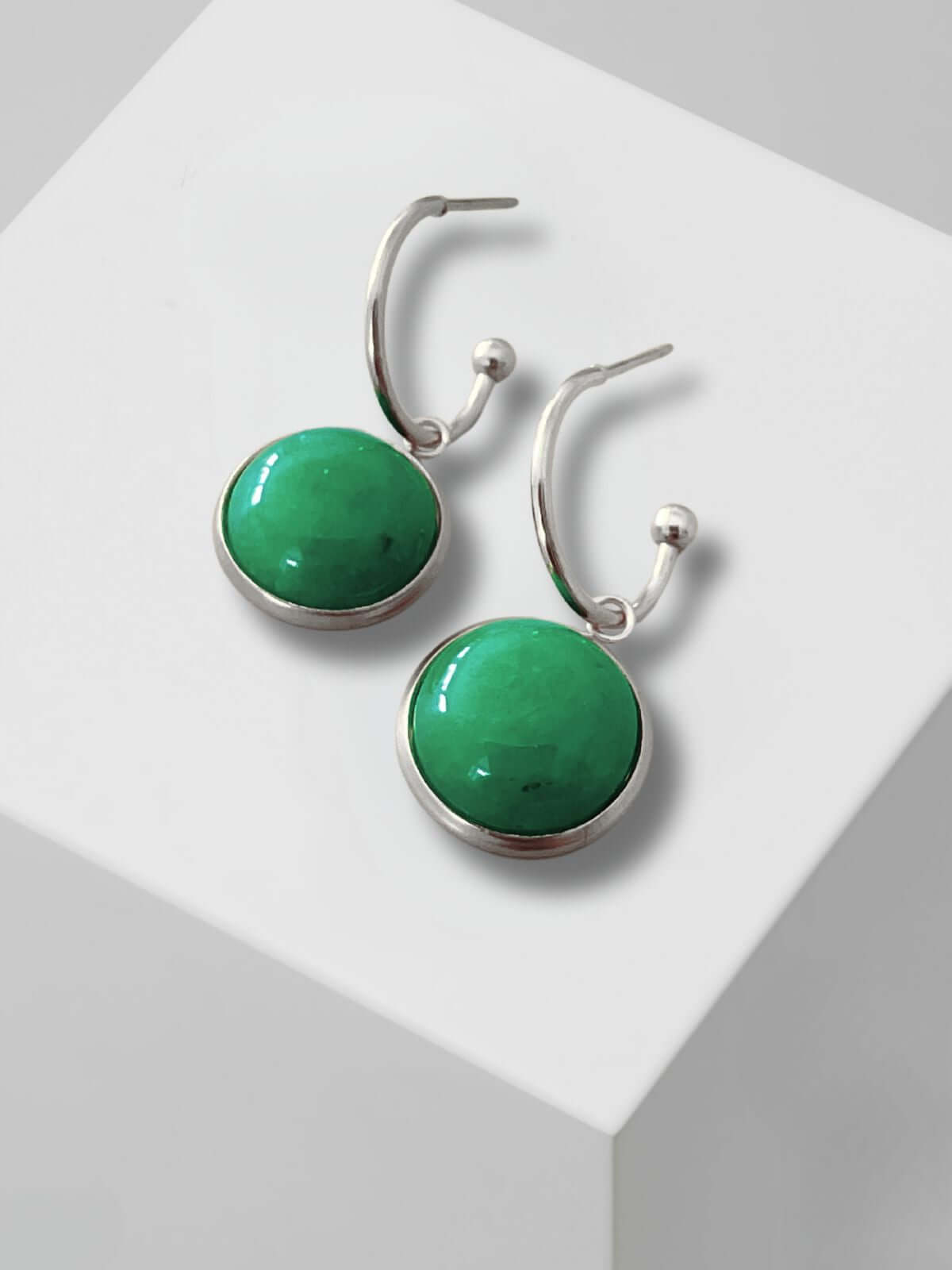 Maay zilveren oorringen met groene agaat