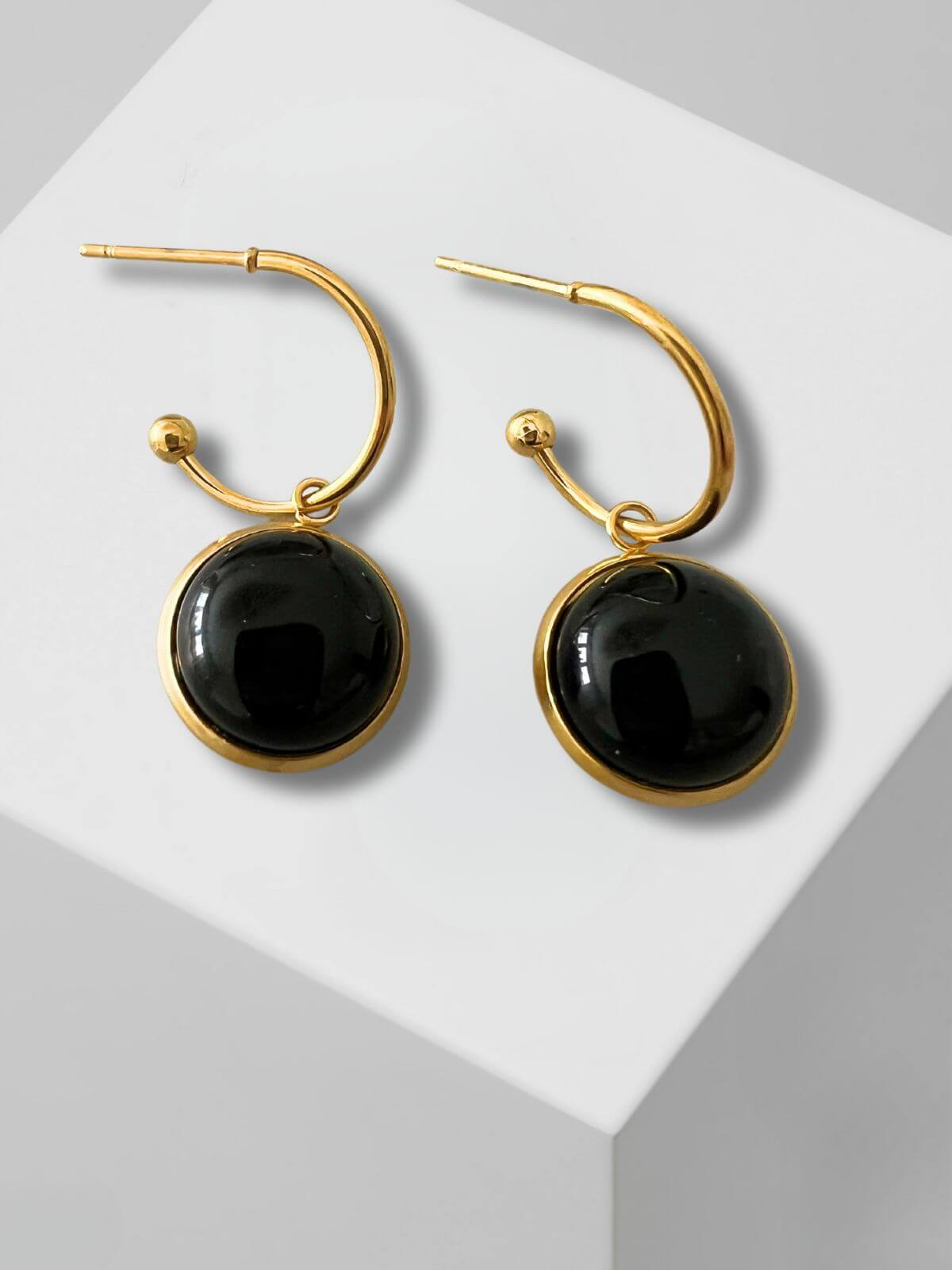 Mack gouden oorringen met zwarte agaat