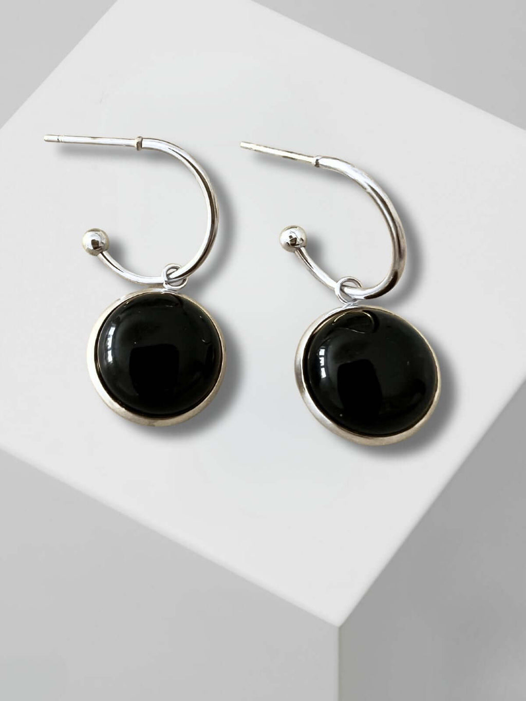 Madé zilveren oorringen met zwarte agaat