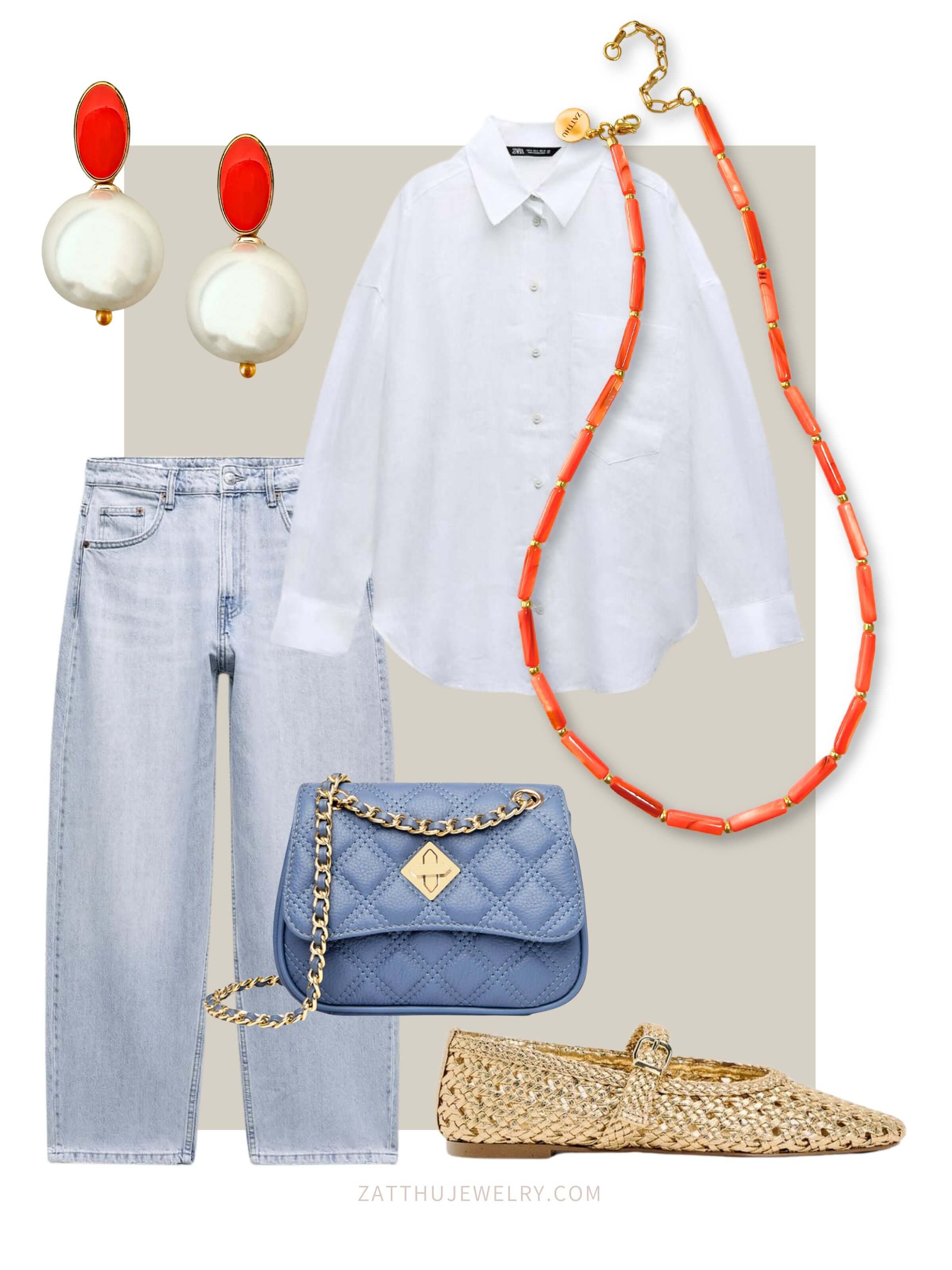 Maxy oranje oorbellen met grote parel, witte blouse, lichte jeans, blauwe schoudertas, oranje ketting, en geweven schoenen op achtergrond