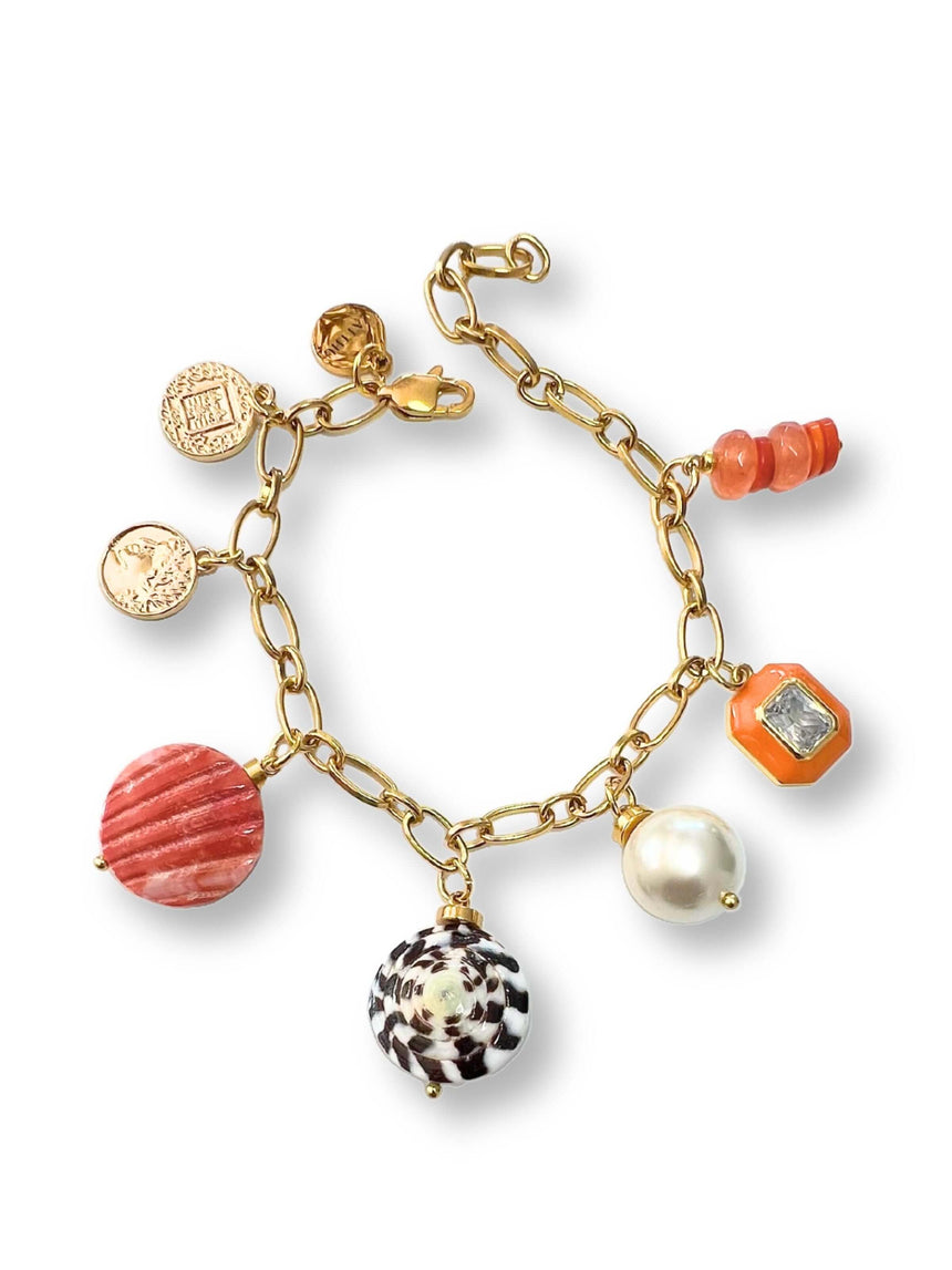 Stijlvolle Meau bedelarmband met gouden ketting, oranje kralen, parel en zirkonia charms