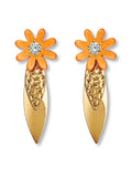 Meef oranje statement oorbellen met bloem van messing, oranje hars en zirkonia stenen.