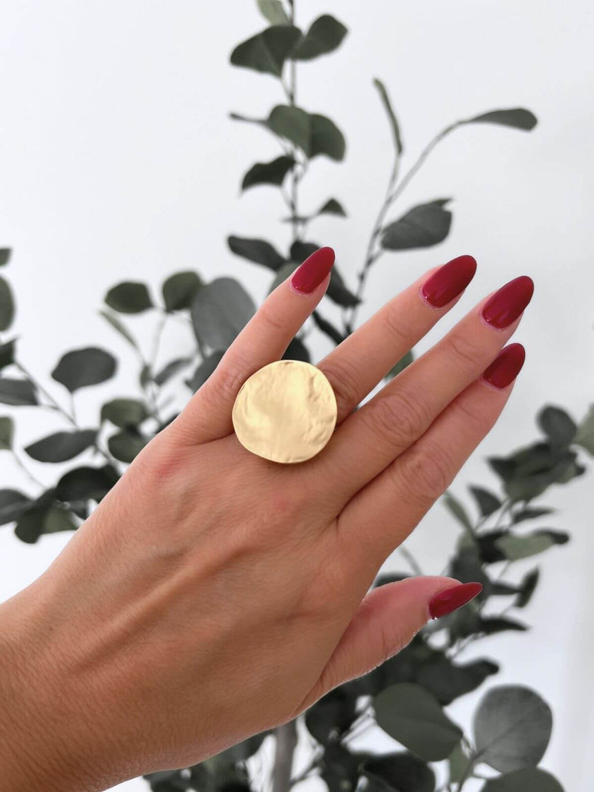 Mena goudkleurige statement ring