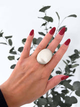 Mere zilverkleurige statement ring