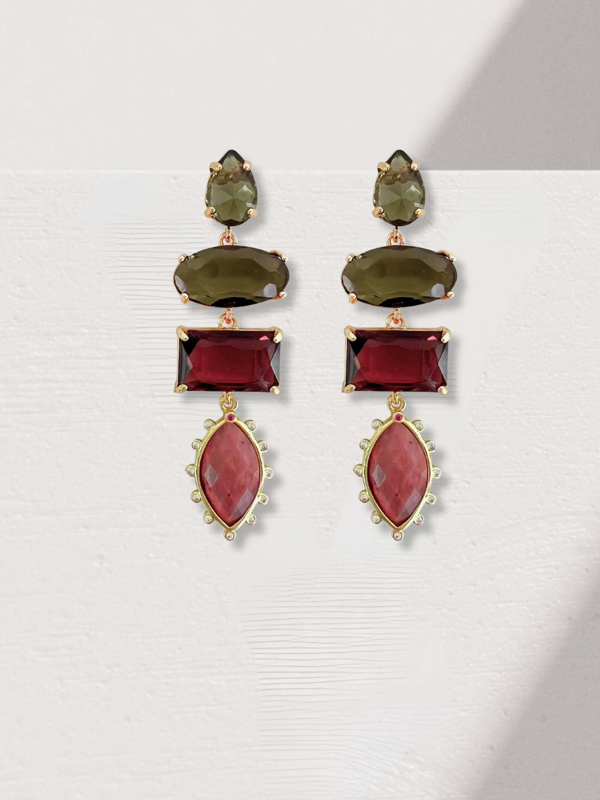 Ming oorbellen met glinsterende kristallen en natuursteen