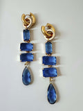 Mita statement oorringen met blauw kristal - Zatthu Jewelry