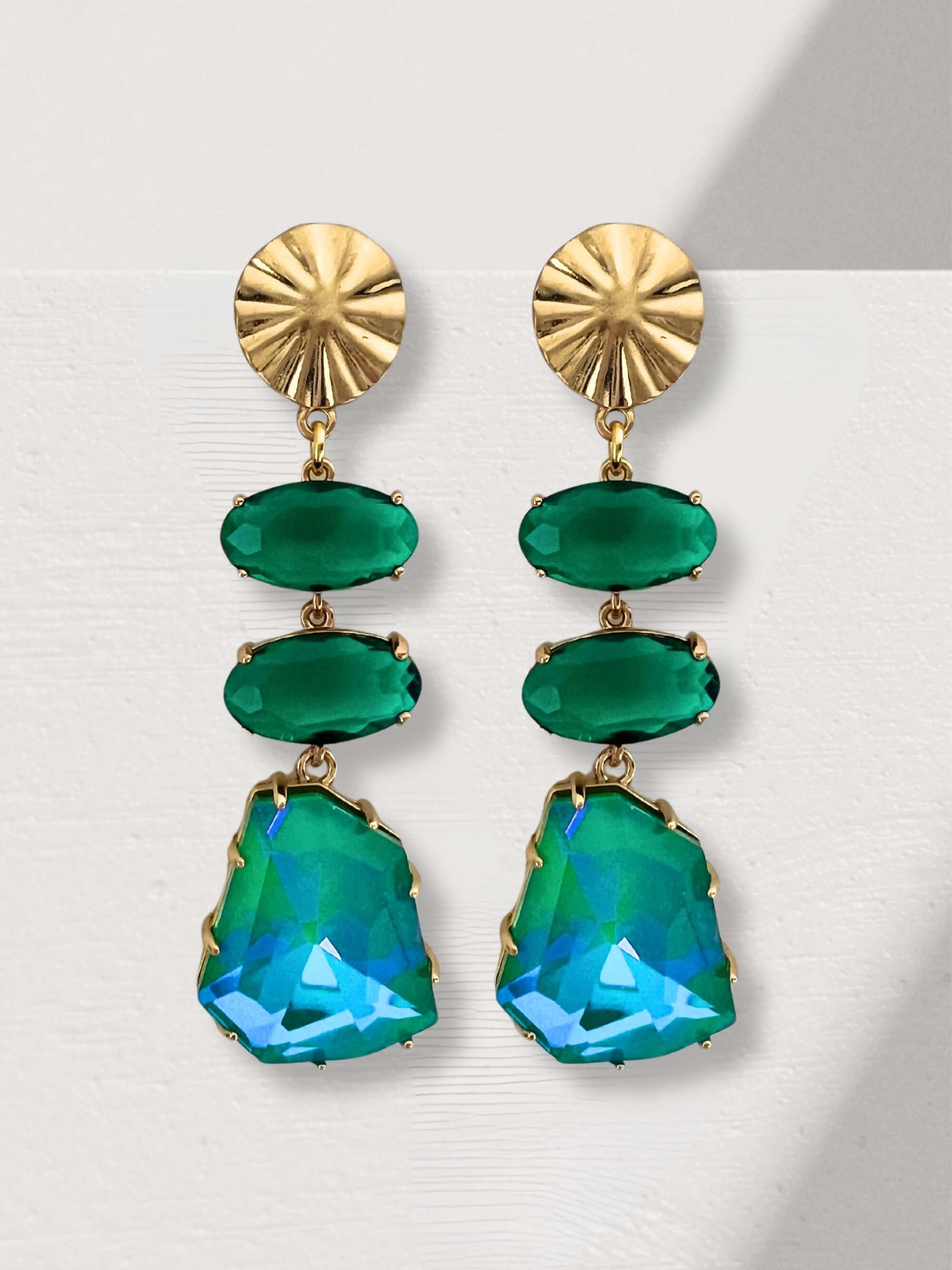 Miya oorbellen met groen kristal - subtiele luxe