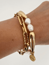 Delicate armband Mona met parels en gouden accenten