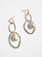 Moon oorbellen met parel - subtiele en elegante sieraden