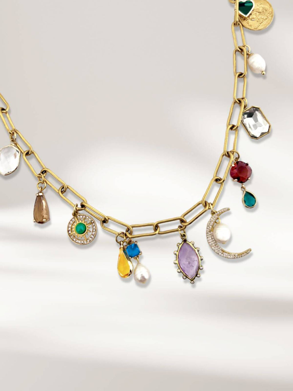 Mina ketting met robuuste schakels en veelkleurige bedels