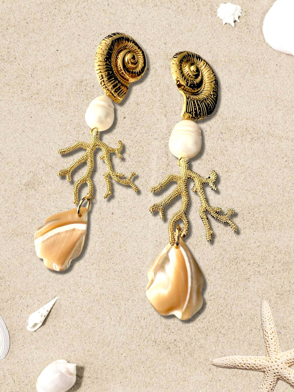 Statement schelpoorbellen met gouden afwerking voor vakantie