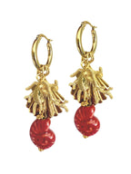 Goudkleurige oorringen met kleine schelpbedels voor dames