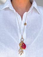 Zomerse ketting met bedels en schelpaccenten van Zatthu Jewelry