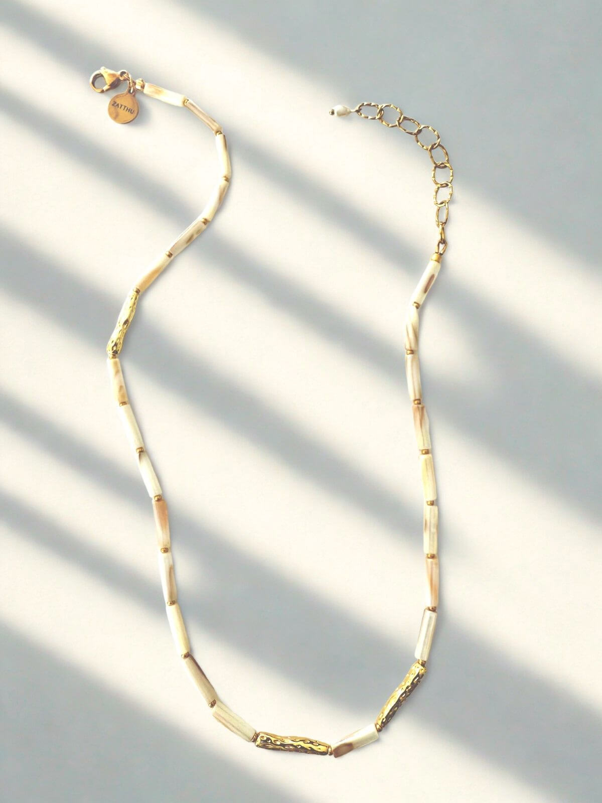 Zomerse schelpketting met natuurlijke kralen