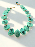 Opvallende damesketting in turquoise groen met luxe afwerking