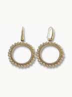 Inde oorbellen met beige kraaltjes